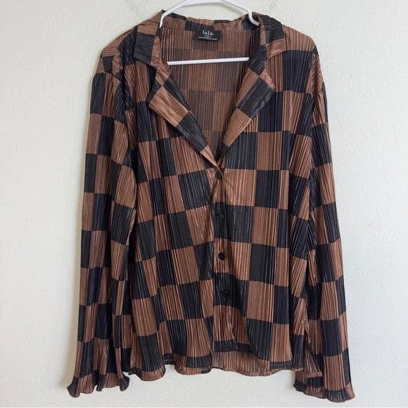 Dressed in lala long sleeve plisse pleated checkered button down satin shirt - Picture 4 of 7